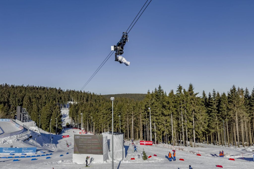 Die Cablecam filmte die Rennstrecke beim Biathlon